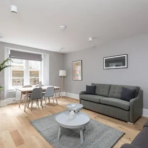 Apartamento Joivy Luxurious 2br Near Haymarket Station Edimburgo